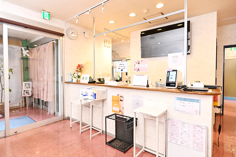 赤羽ここちクリニック 北区 受付スタッフが温かく迎え入れる