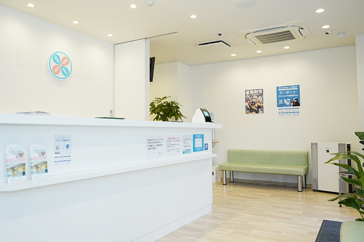 しみず内科・糖尿病・甲状腺クリニック 川崎市高津区 白を基調とした明るい院内