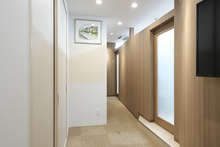 博多さとうBC歯科 福岡市博多区 個室の診療室を用意している