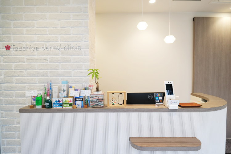 土屋デンタルクリニック　桜丘 世田谷区 白基調のやわらかい雰囲気の院内