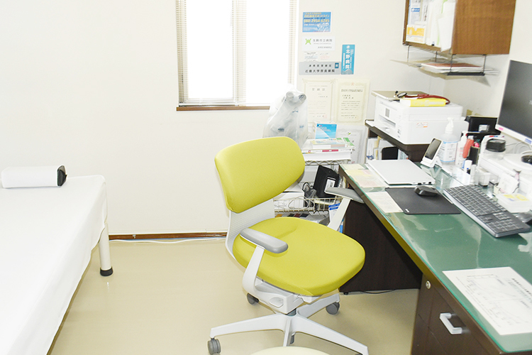おおつか医院 生駒市 診察室はプライバシーに配慮したプライベート空間