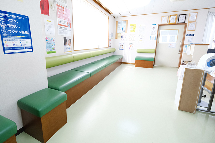 大槻医院大伴診療所 富田林市 広々とした待合室