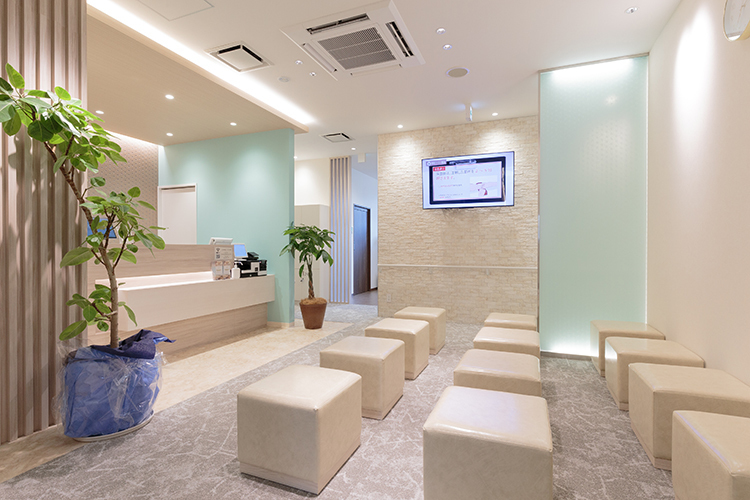 大阪なんば内科・消化器内視鏡クリニック 大阪市浪速区 内科と消化器内科では、入り口・待合室・診察室が分かれている