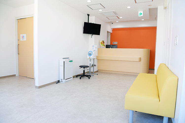 草加きたやクリニック 草加市 複数フロアでもスムーズな誘導をスタッフがサポート