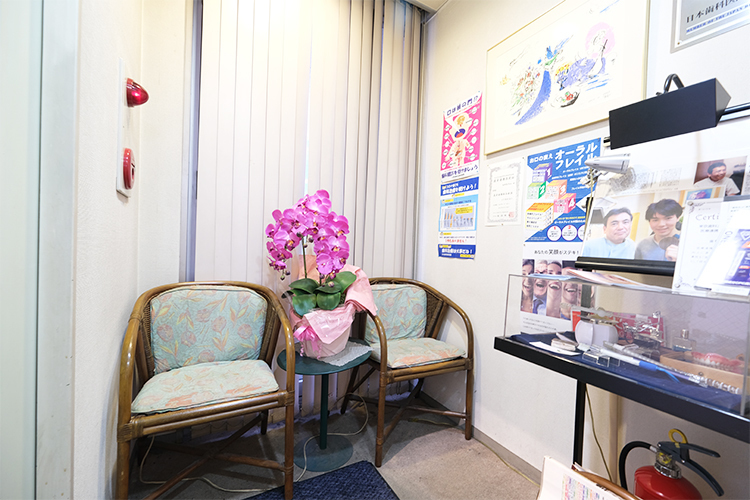 歯科室 青山 中央区 銀座で30年以上、患者に寄り添い続ける青山芳博院長が診療する