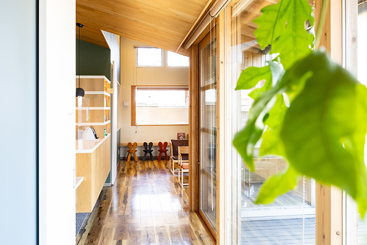 クルミ歯科 久留米市 木のぬくもりを取り入れた落ち着いた空間