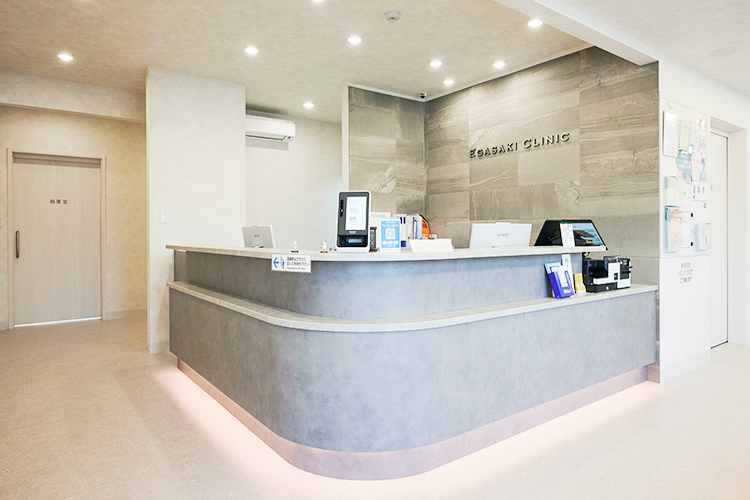えがさき内科・呼吸器クリニック 横浜市鶴見区 親切なスタッフが迎える受付