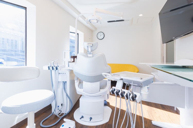 SEIJO PRIME DENTAL OFFICE 世田谷区 診療室は、外からの光が差し込む居心地の良い空間に