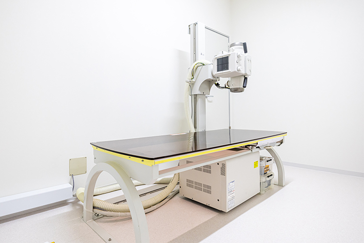 しのだクリニック 名古屋市千種区 レントゲン室、検査機器も充実している