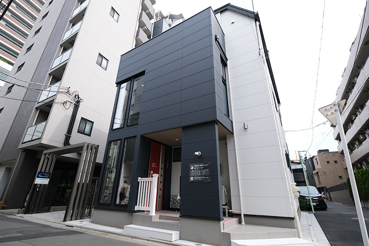 白鳥内科・神経クリニック 荒川区 南千住駅から徒歩1分。スロープも設置され、バリアフリー設計に