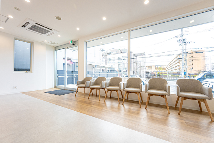 ふじひら歯科クリニック 交野市 バリアフリー設計の院内は、車いすやベビーカーでの通院にも便利