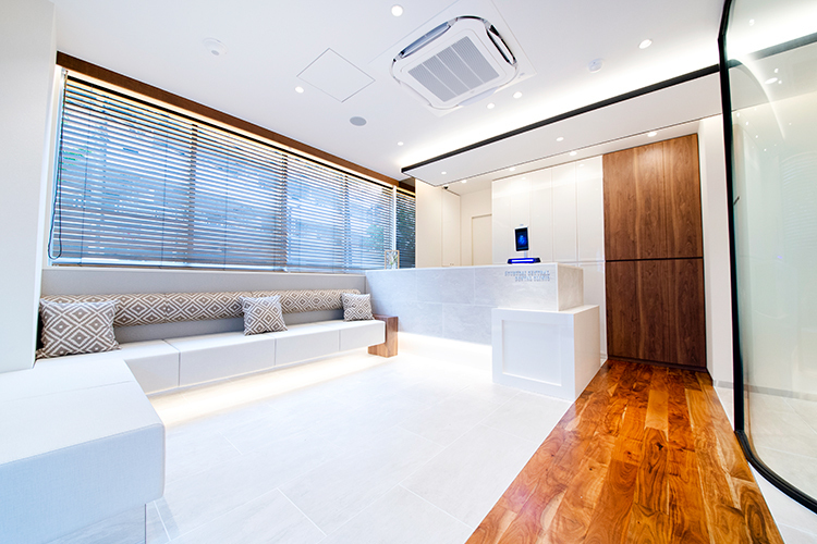 相武台セントラル歯科 座間市 院内は明るく清潔感のある空間が広がっている