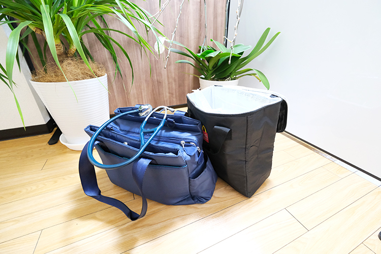 泉州ホームケアクリニック 和泉市 看護師2人と訪問診療を行う