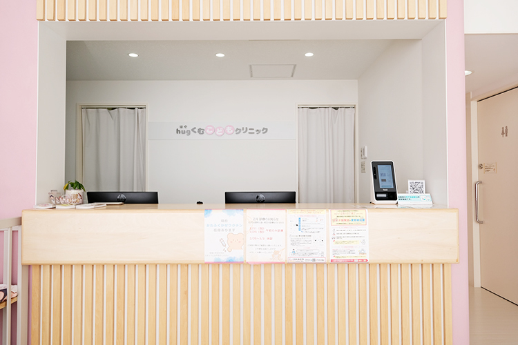 hugくむこどもクリニック 岐阜市 院内にはクマのキャラクターが散りばめられかわいらしい雰囲気