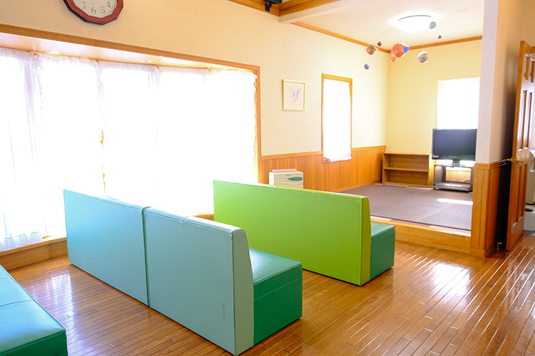 コスモクリニック 揖斐郡揖斐川町 木のぬくもりがあふれる温かな院内