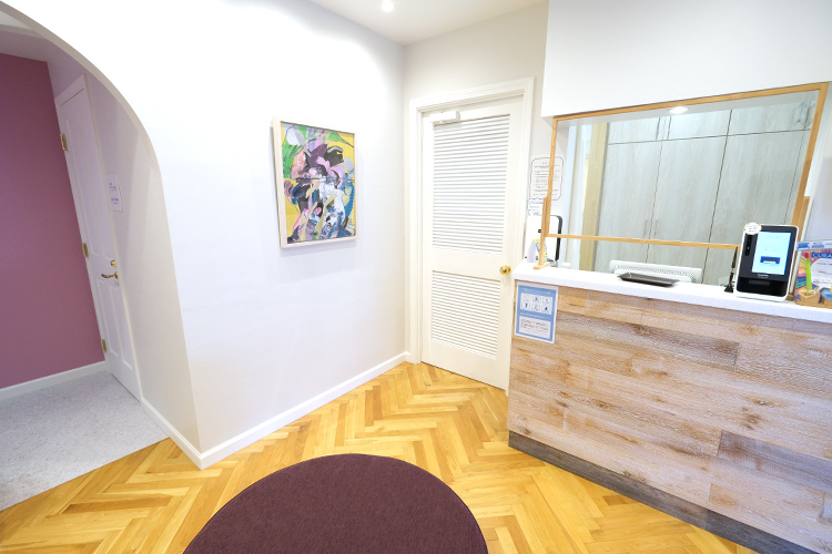 ともなり歯科 久留米市 こだわりの内装で、リラックスして過ごせる