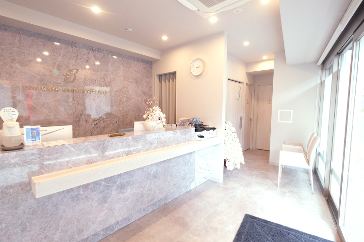 ゆきがや泌尿器クリニック 大田区 白を基調とした洗練された雰囲気の院内