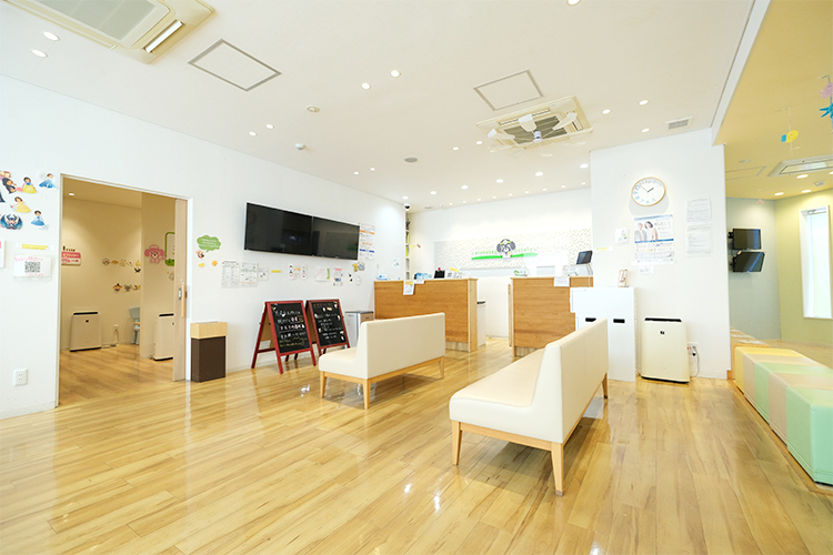 きよはら耳鼻咽喉科 福岡市南区 子どもから高齢者まで患者目線の、ゆったりとした明るい待合室