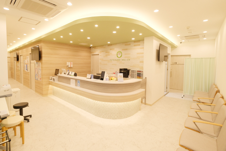 くどうファミリークリニック 名古屋市西区 リラックスできる空間の待合室