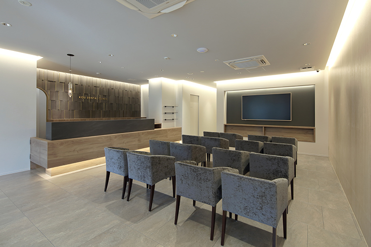 こう歯科矯正歯科 名古屋市中川区 医院は3階建てで、高級感のある院内