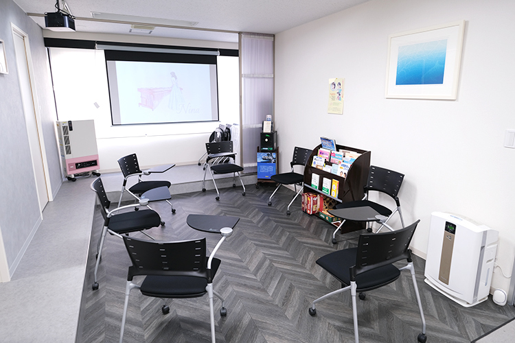 牛久保矯正齒科 八王子市 院内はシンプルで清潔感に満ちている