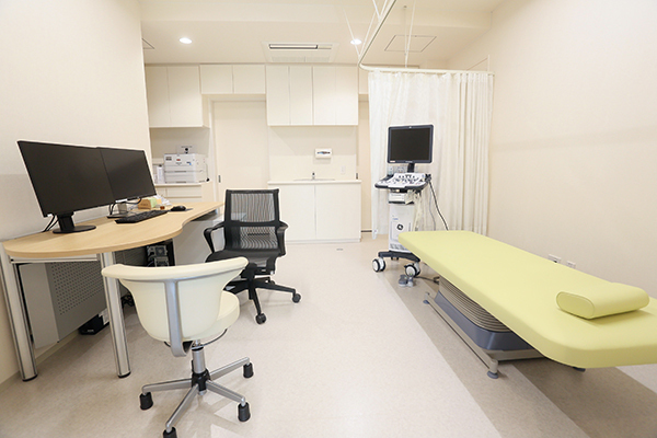 梅森台レオ整形外科・ヒフ科 日進市 患部に触れることを大切にしている院長と副院長