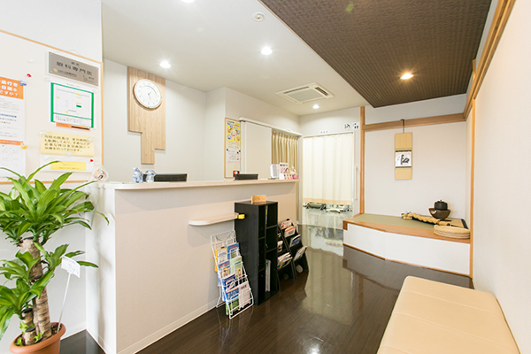 まさみ眼科クリニック 京都市山科区 落ち着いた雰囲気の待合室