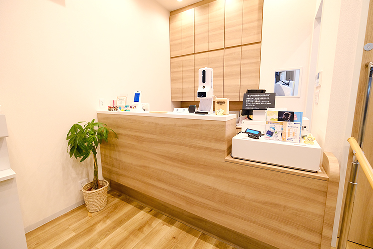 ゆずの木歯科クリニック 入間郡毛呂山町 初めての来院でも安心できる、温かな雰囲気の受付
