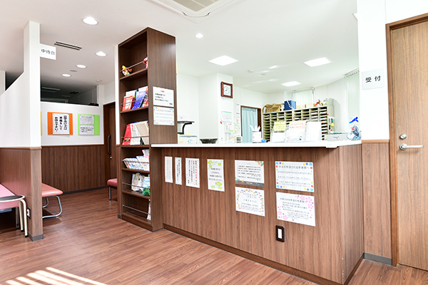 竹島皮フ科医院 葛飾区 親切なスタッフが迎える受付