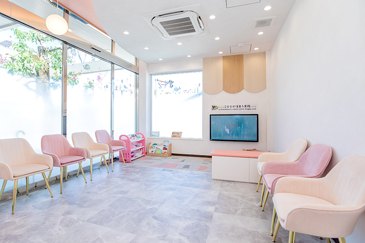 みらい歯科・矯正歯科 Hirata dental office 木津川市 キッズスペースのある待合