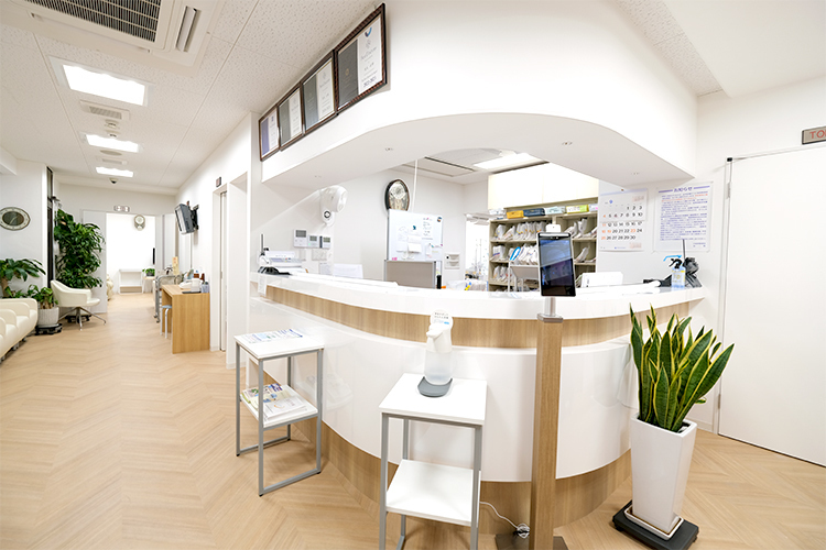 蓮尾胃腸内視鏡クリニック 池田市 明るく清潔感のある受付