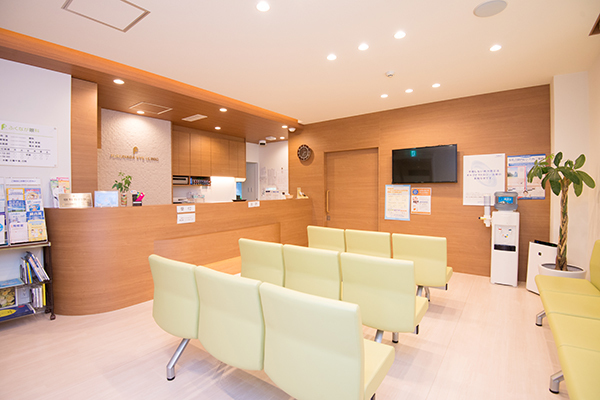ふくなが眼科 高槻市 待合室は、広々としてリラックスできる