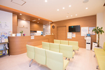 ふくなが眼科 高槻市 待合室は、広々としてリラックスできる