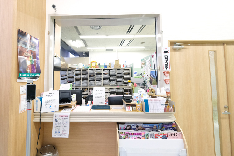 山下司内科クリニック 福岡市博多区 スタッフが温かく迎える受付