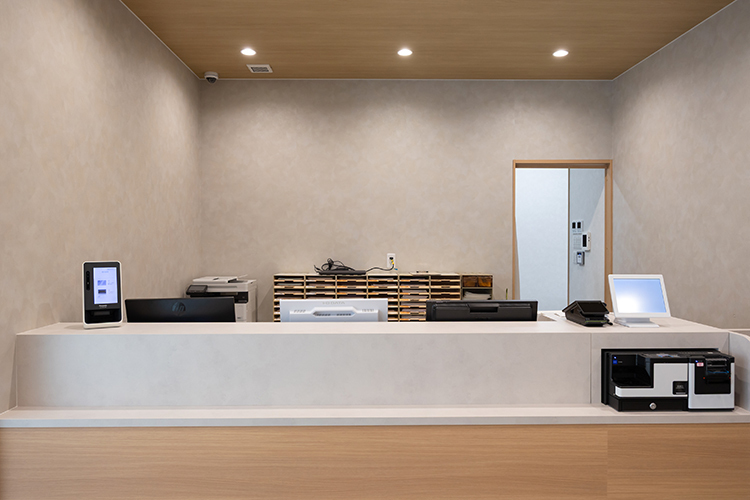 尾花医院 堺市堺区 明るく親しみやすい雰囲気の院内。安心して通院ができる