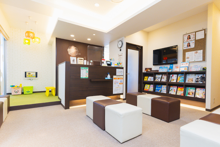 谷在家歯科医院 足立区 世代を問わず通いやすい、地域に寄り添った待合スペース
