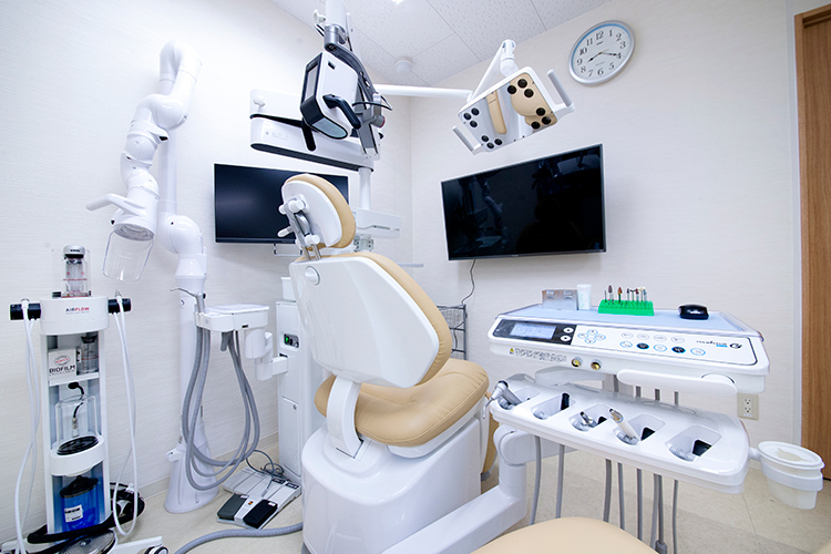 小金井ファーストデンタルクリニック 小金井市 増設した診療室はデジタルマイクロスコープなど、設備が充実