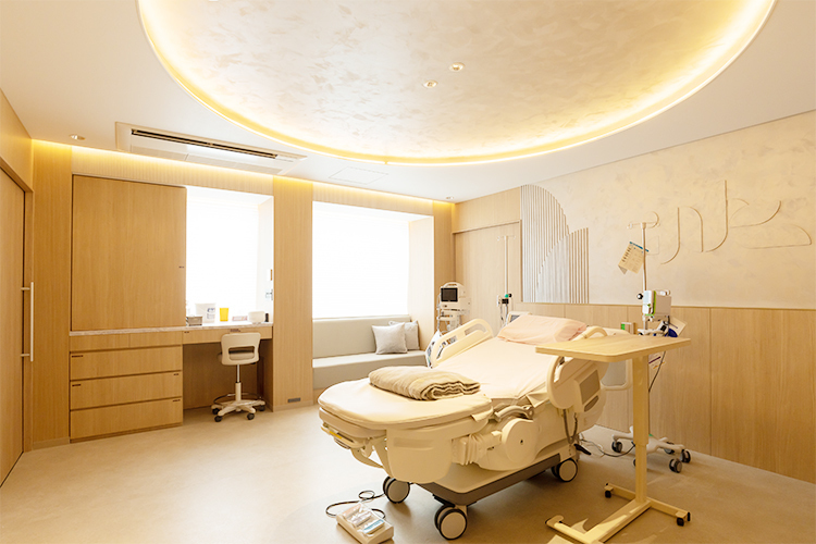上野レディスクリニック 名古屋市北区 LDR。ゆったりとした空間で、出産を迎えることができる