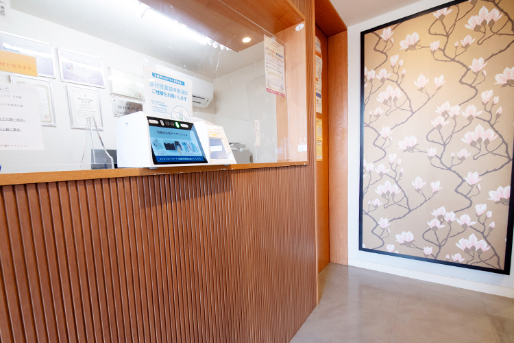 羽根木の森アイクリニック 世田谷区 落ち着きとぬくもりが調和したナチュラルモダンな雰囲気の院内