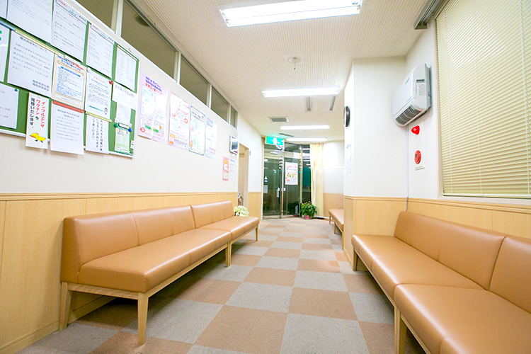 六本松循環器内科クリニック 福岡市中央区 待合室は清潔感のある空間