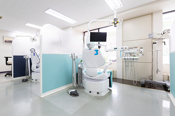 はやしべ歯科医院 荒川区 清潔感のある診察室で口腔内のさまざまな問題を相談できる