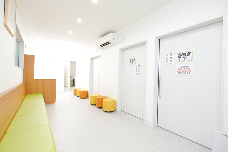 はつかり耳鼻咽喉科クリニック 川越市 2025年1月に移転。広々とした待合室でゆったりくつろげる