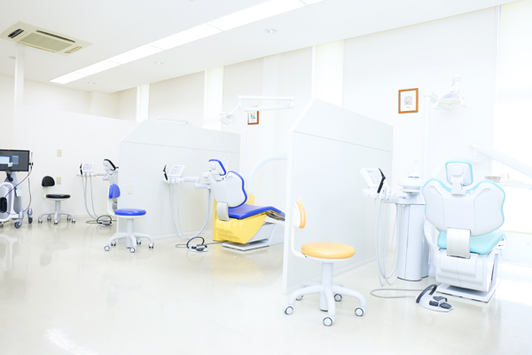 東海歯科醫院 岡崎市 徹底した衛生管理で清潔に保たれた診察室