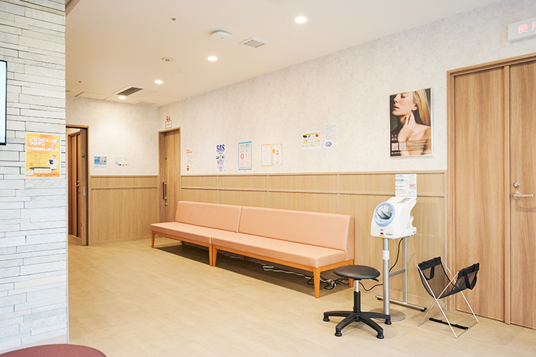 ふくろうクリニック目白台 文京区 温かい雰囲気で広々とした院内