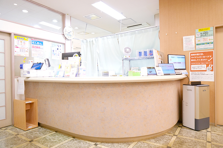 川村クリニック 町田市 受付スタッフが丁寧に対応