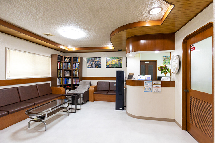 石原歯科医院 大阪市旭区 レトロモダンな雰囲気の院内ではゆったりと過ごすことが可能