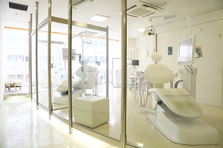 花園歯科新潟駅前診療所 新潟市中央区 明るく洗練された診療スペース