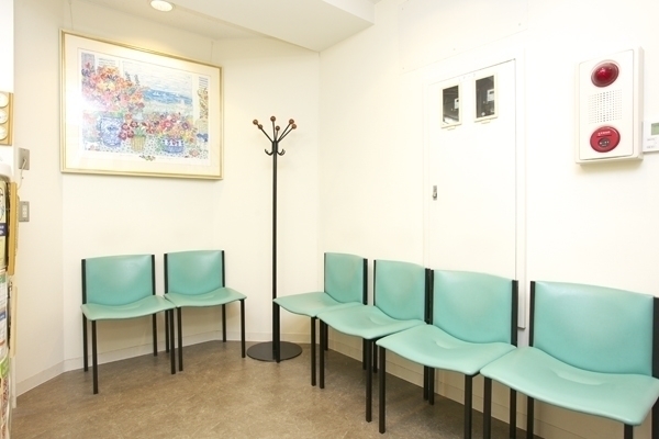 市ヶ谷歯科クリニック 千代田区 明るく開放的な待合スペース