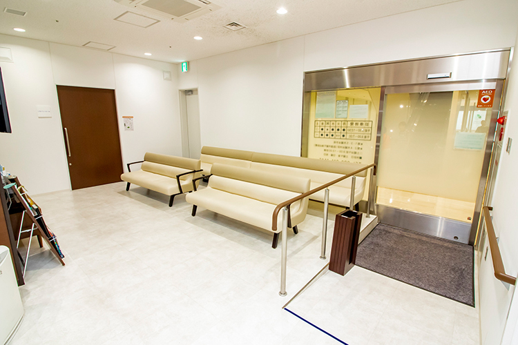 かなもり眼科クリニック 明石市 バリアフリーの院内は広く、ゆったりとした空間