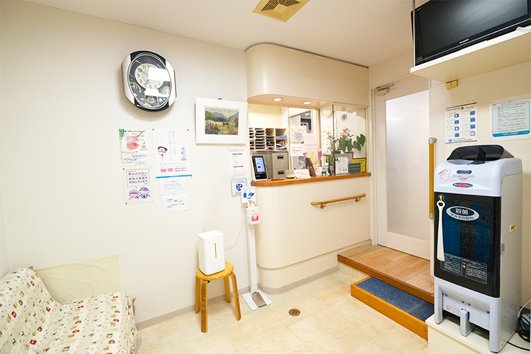 佐々木歯科医院 座間市 ゆったりとした、アットホームな雰囲気の待合室